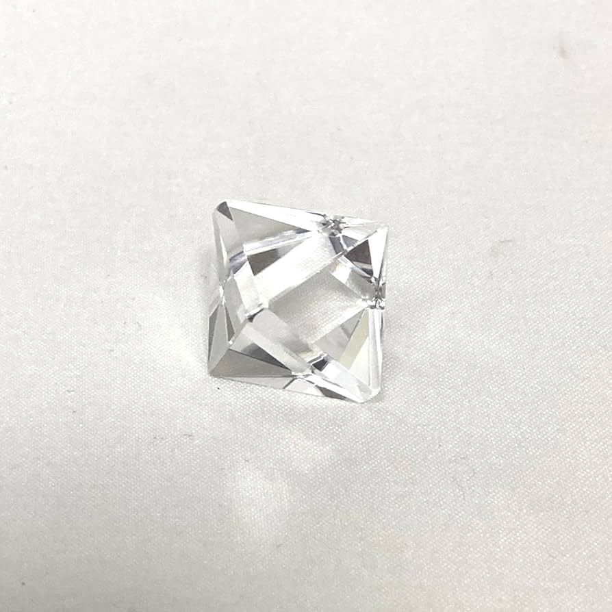 Amazon.co.jp: 【置き石】正八面体 水晶 約25mm : ファッション